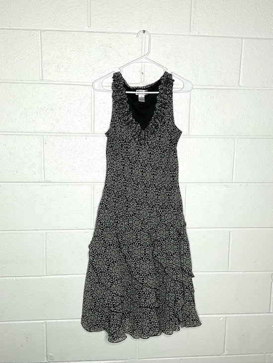 Robbie Bee Dresses & Skirts - < Vintage Robbie Bee Cascading Bottom Hem Ruffled Midi Dress >